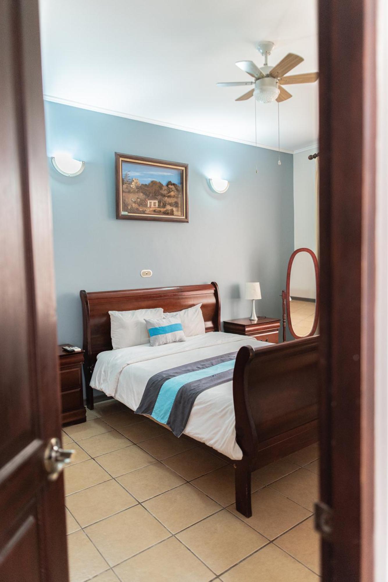 Hotel Y Restaurante El Guarco Cartago Eksteriør billede