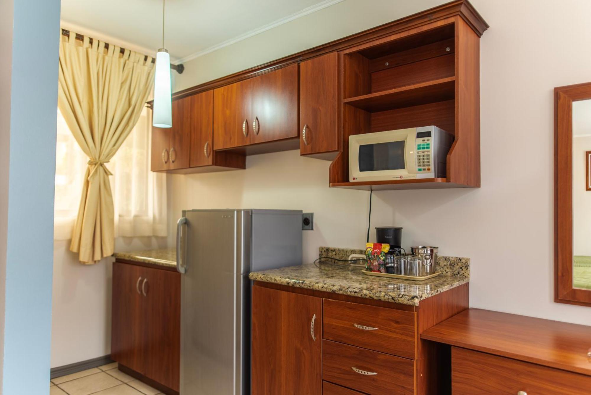 Hotel Y Restaurante El Guarco Cartago Eksteriør billede