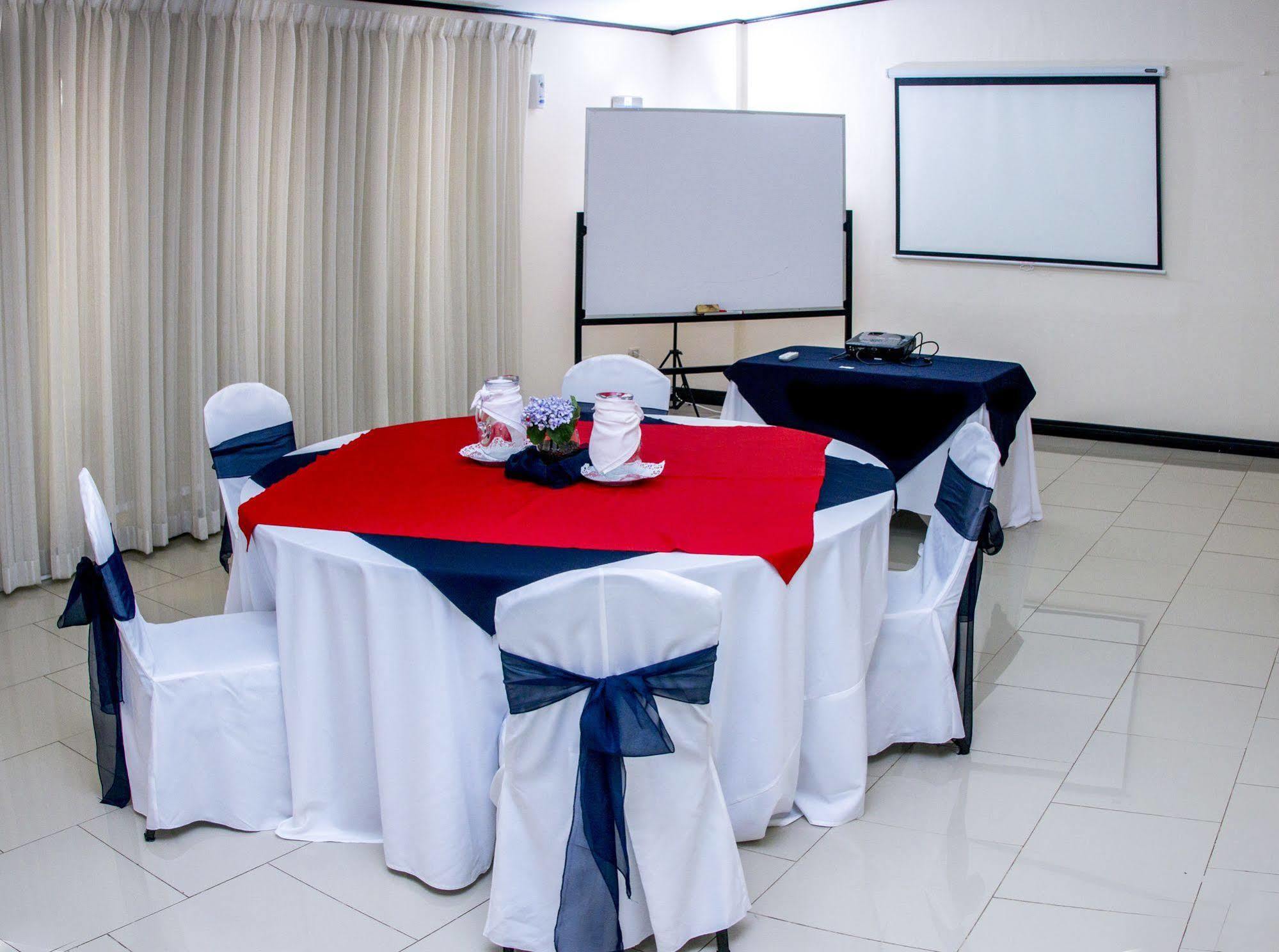 Hotel Y Restaurante El Guarco Cartago Eksteriør billede